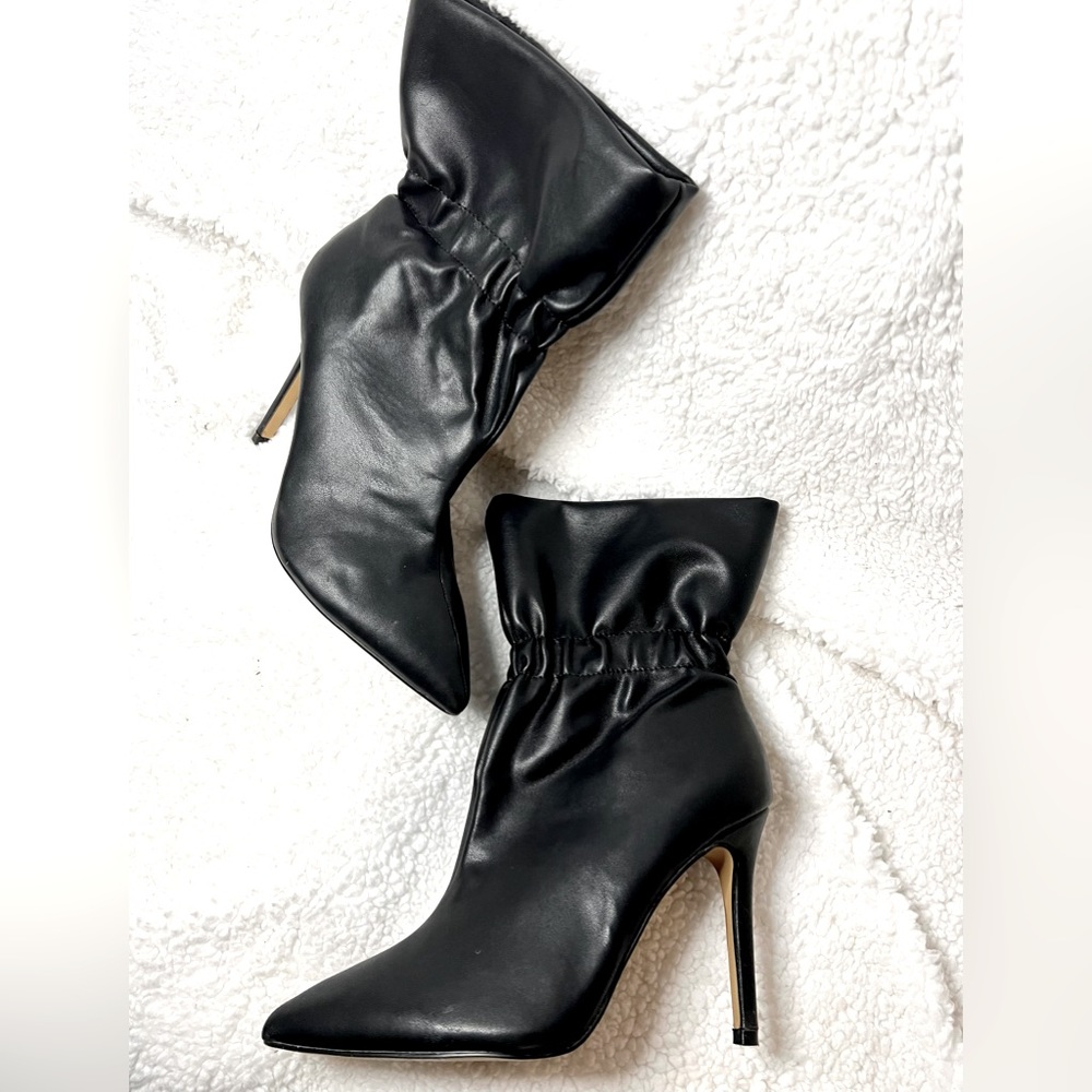 Express paper bag booties size 7.5